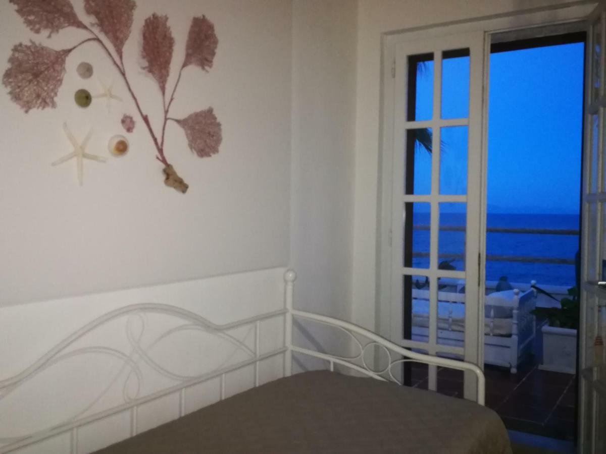 Bed and Breakfast La Casa Di Nina La Maddalena  Экстерьер фото