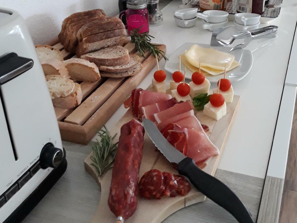 Bed and Breakfast La Casa Di Nina La Maddalena  Экстерьер фото