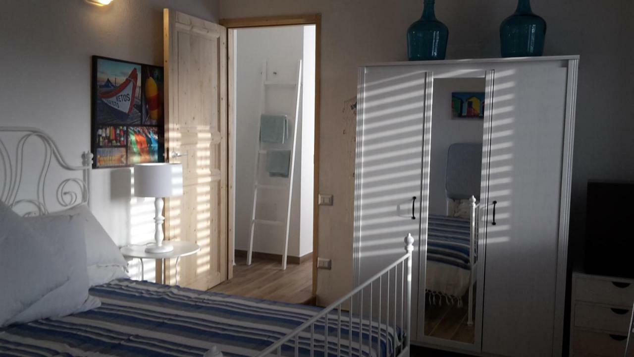 Bed and Breakfast La Casa Di Nina La Maddalena  Экстерьер фото